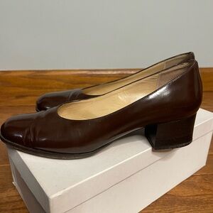 The J. Peterman Company Classic Brown Leather Block Heel Pumps